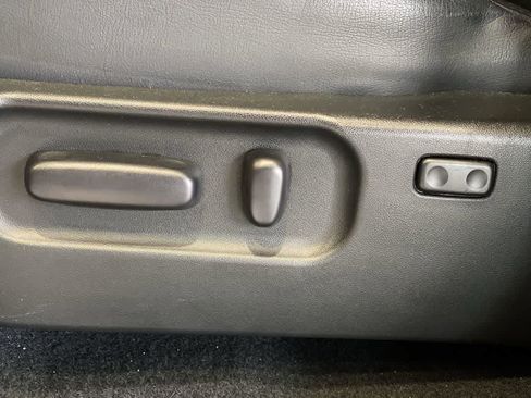 Used 2022 Toyota Tacoma Limited image 15