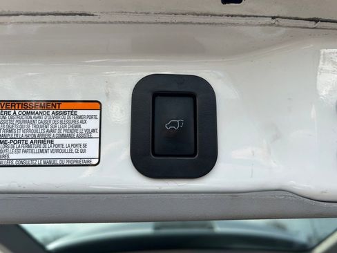 Used 2017 Toyota Sienna SE Premium w/ Protection Package image 29