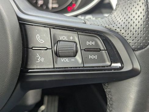 Used 2023 Alfa Romeo Stelvio Sprint image 29