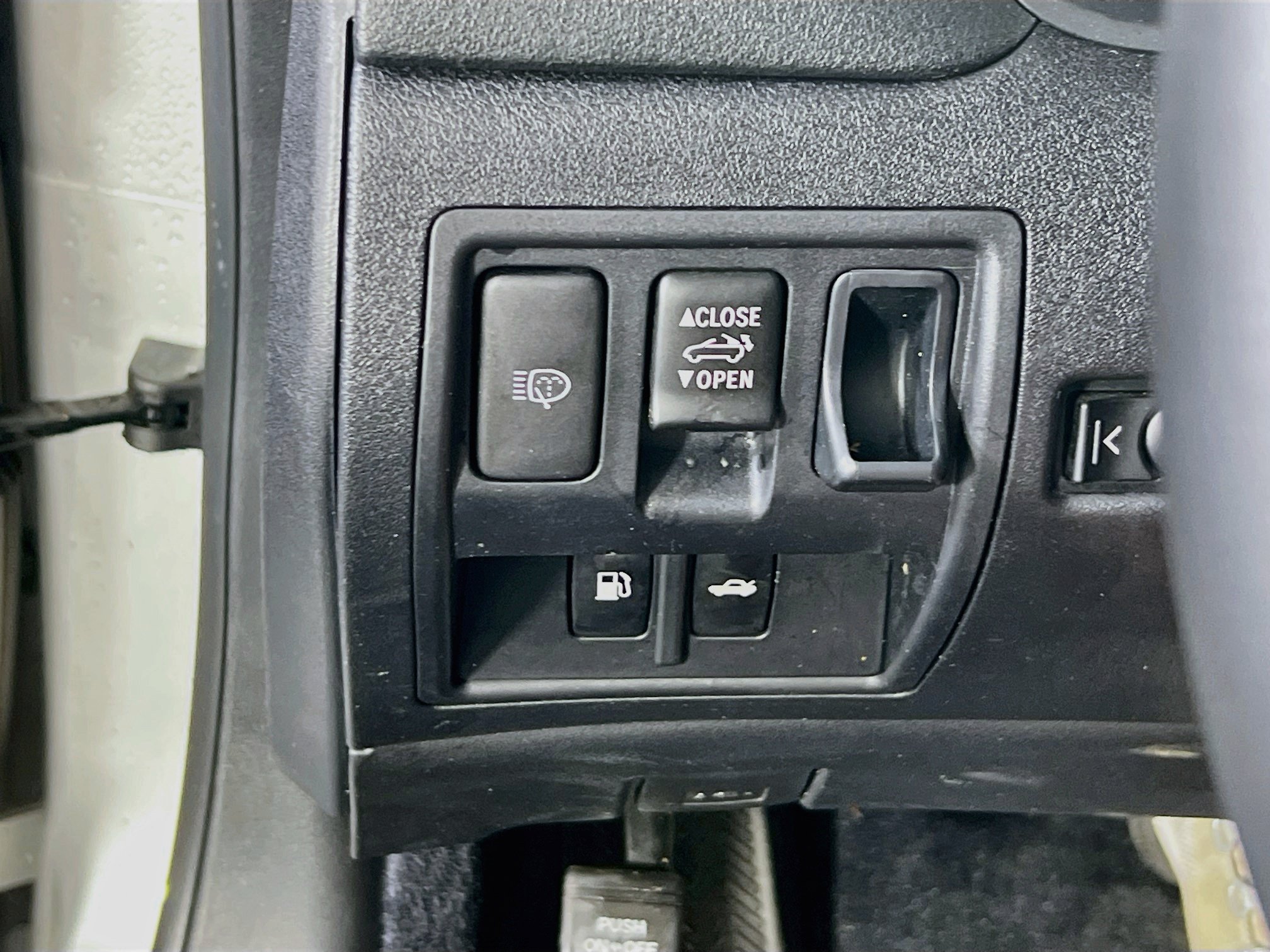 Used 2010 Lexus IS 250C w/ Luxury Pkg RWD image 10