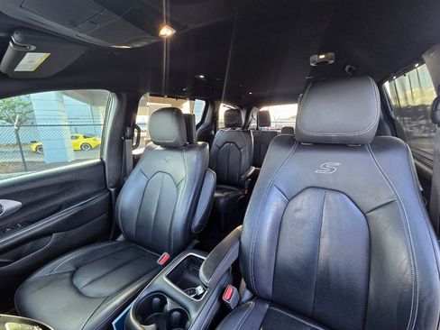 Used 2019 Chrysler Pacifica Touring-L Plus w/ Advanced Safetytec Group FWD image 27