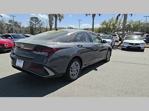 Used 2024 Hyundai Elantra SEL image 26