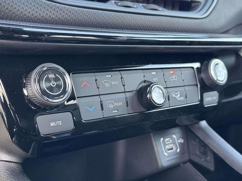 New 2026 Jeep Compass Latitude AWD/4WD image 5