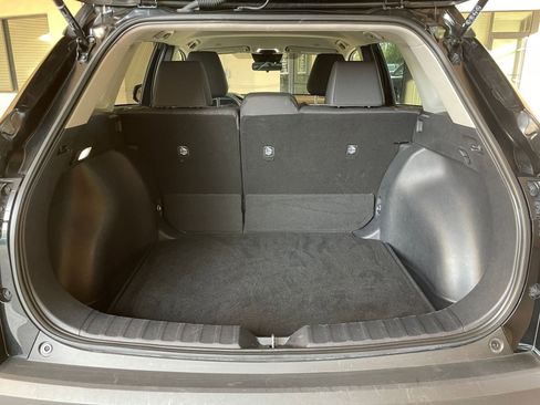 Used 2025 Toyota Corolla Cross LE image 30