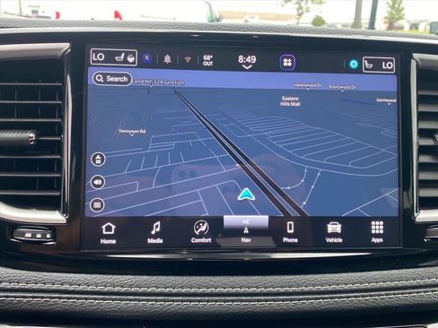 Used 2025 Chrysler Pacifica Select w/ Uconnect Theater Family Group AWD/4WD image 12