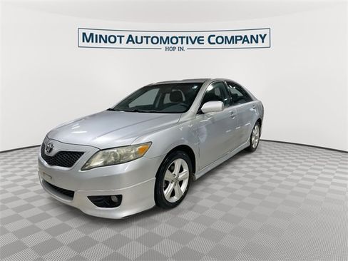 Used 2011 Toyota Camry SE w/ SE Extra-Value Pkg #1 image 4
