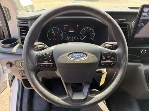 Used 2023 Ford E-Transit Medium Roof image 12