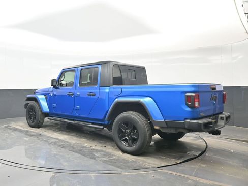 Used 2021 Jeep Gladiator Sport image 4