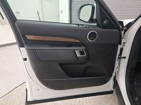 Used 2018 Land Rover Discovery HSE image 24