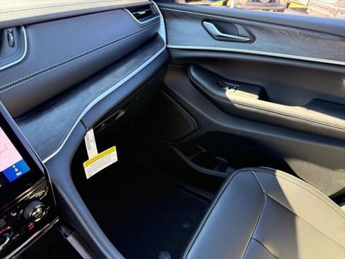 New 2025 Jeep Grand Cherokee Limited image 47