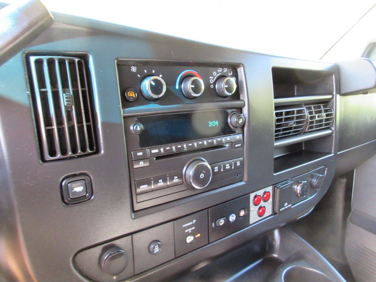 Used 2017 Chevrolet Express 2500 RWD image 31