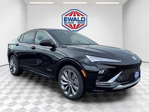 New 2026 Buick Envista Avenir FWD image 2