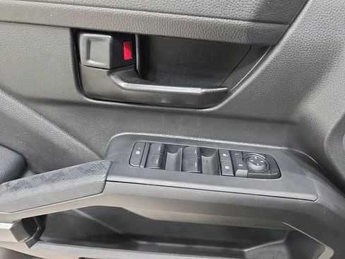 Certified 2025 Toyota Tacoma SR5 AWD/4WD image 25