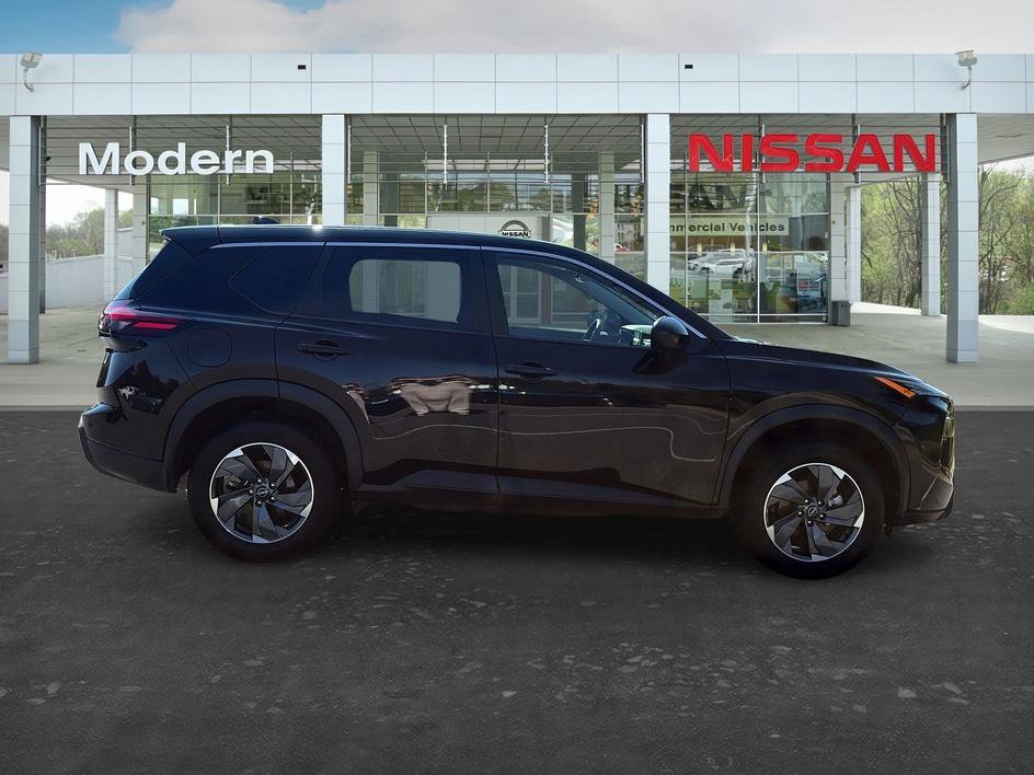 Certified 2025 Nissan Rogue SV FWD image 6
