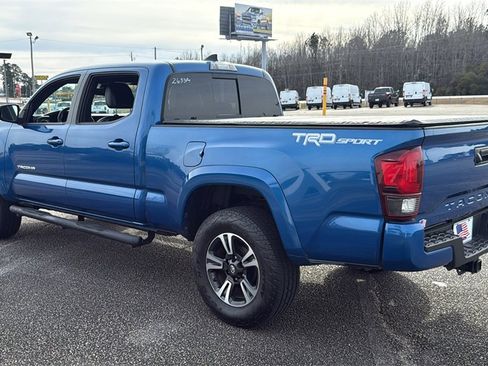 Used 2018 Toyota Tacoma TRD Sport image 6