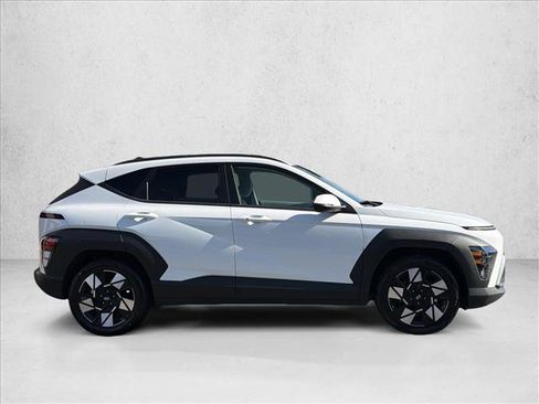 Used 2025 Hyundai Kona SEL FWD image 4