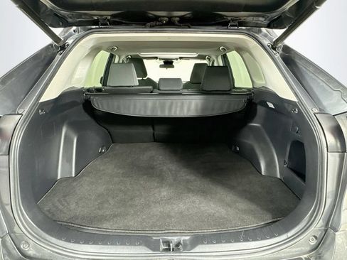 Used 2020 Toyota RAV4 XLE w/ Convenience Package FWD image 31