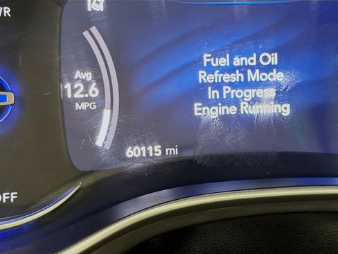 Used 2023 Chrysler Pacifica Touring-L image 8