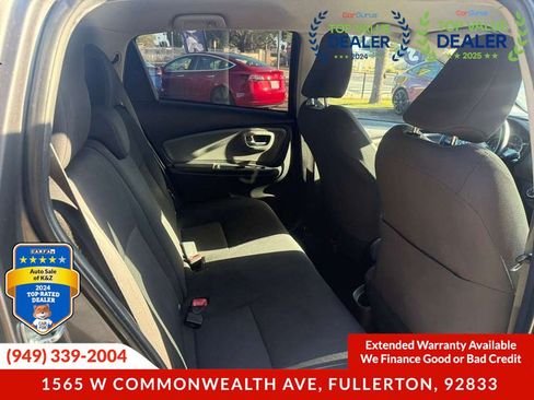 Used 2017 Toyota Yaris SE w/ Carpet Mat Package FWD image 13