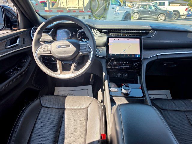 Used 2024 Jeep Grand Cherokee Limited w/ Luxury Tech Group II AWD/4WD image 14