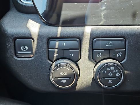 Used 2025 Chevrolet Silverado 2500 LT w/ Convenience Package AWD/4WD image 19