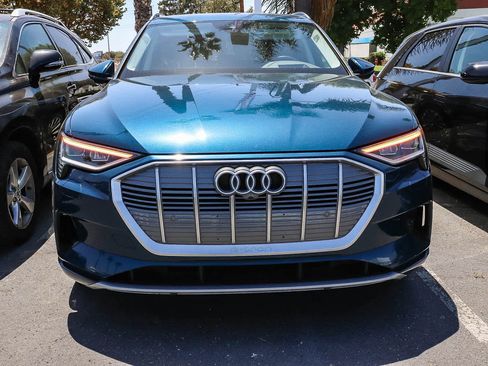 Used 2019 Audi e-tron Prestige w/ Prestige Package AWD/4WD image 19