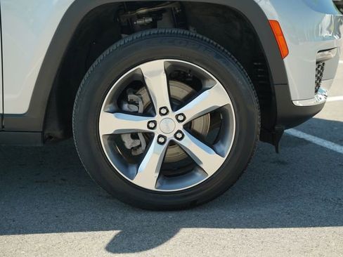 Used 2022 Jeep Grand Cherokee L Limited image 46