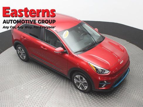 Used 2022 Kia Niro EX w/ Cold Weather Package FWD image 3