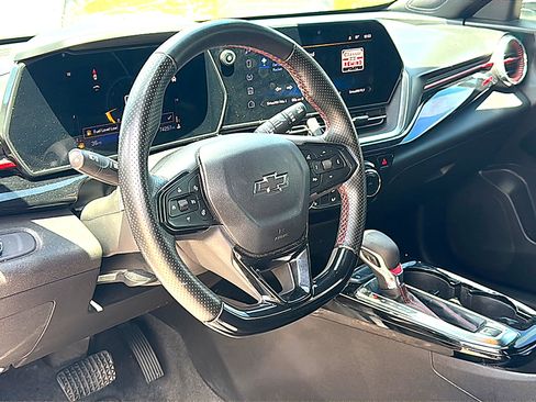Used 2025 Chevrolet Trax RS w/ Driver Confidence Package FWD image 5