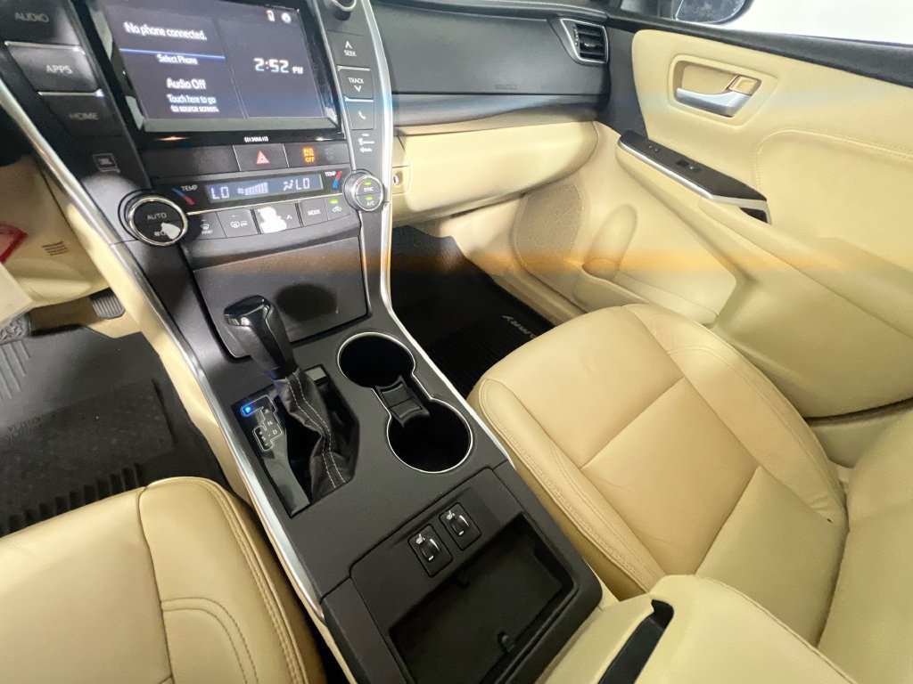 Used 2017 Toyota Camry XLE FWD image 23