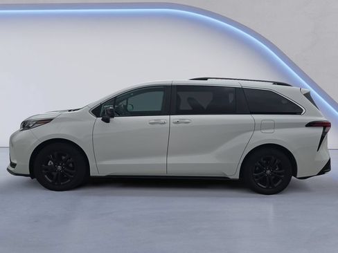 Used 2024 Toyota Sienna XSE w/ XSE Plus Package AWD/4WD image 3
