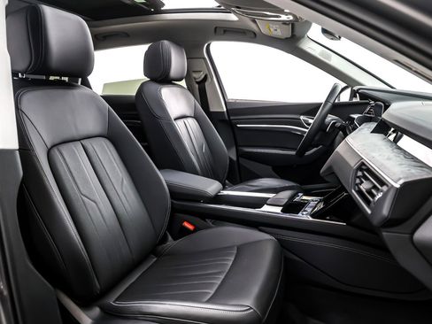 Used 2022 Audi e-tron Premium Plus w/ Premium Plus Package image 8