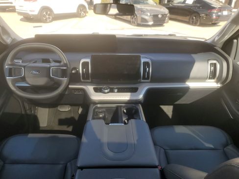 Used 2025 Ford Expedition Active image 9