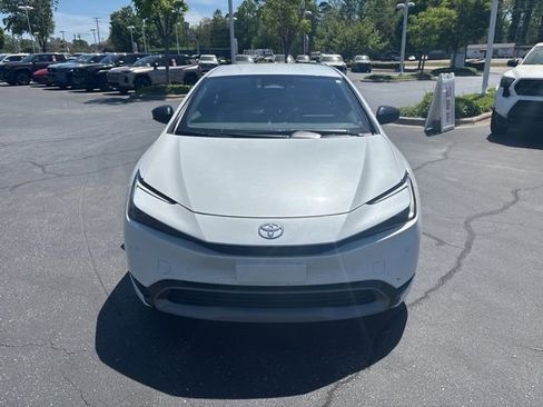 Used 2023 Toyota Prius XLE FWD image 3