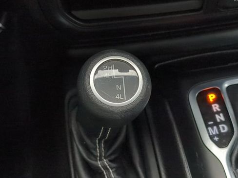 Used 2018 Jeep Wrangler Unlimited Sahara AWD/4WD image 28