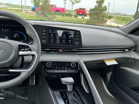 New 2025 Hyundai Elantra Sport image 17