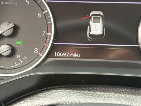 Used 2025 Nissan Pathfinder SV image 4