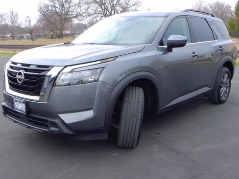 Used 2025 Nissan Pathfinder SV AWD/4WD image 3