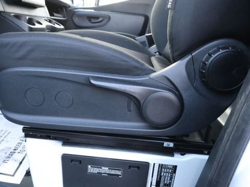Used 2025 Mercedes-Benz Sprinter 2500 image 11