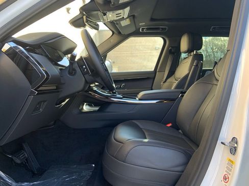 New 2025 Land Rover Range Rover Sport SE image 11