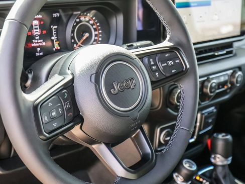 Used 2025 Jeep Wrangler Unlimited Sport AWD/4WD image 22
