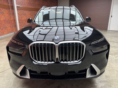 Certified 2025 BMW X7 xDrive40i w/ Premium Package image 8