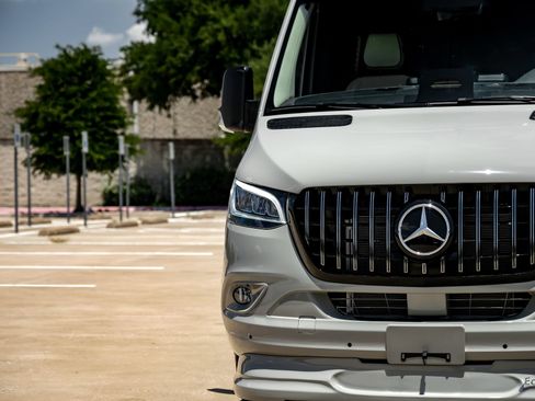 Used 2025 Mercedes-Benz Sprinter 3500 image 28