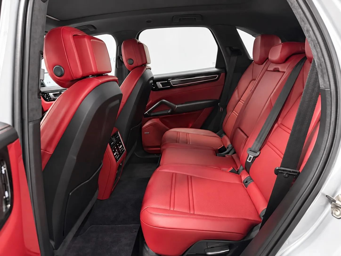 Used 2021 Porsche Cayenne GTS AWD/4WD image 15