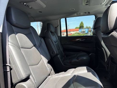 Used 2017 Cadillac Escalade ESV Premium Luxury w/ LPO, Radiant Package AWD/4WD image 24