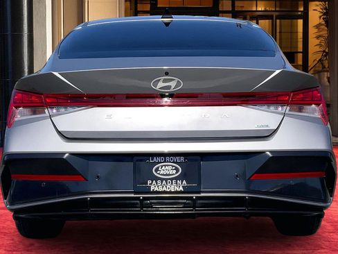 Used 2024 Hyundai Elantra Limited image 4
