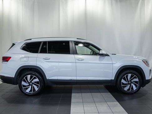 Used 2025 Volkswagen Atlas SEL AWD/4WD image 3