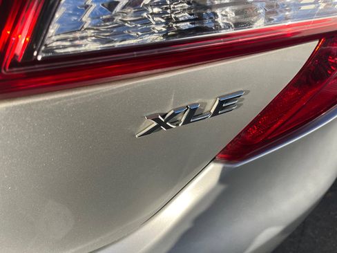 Used 2012 Toyota Camry XLE image 6