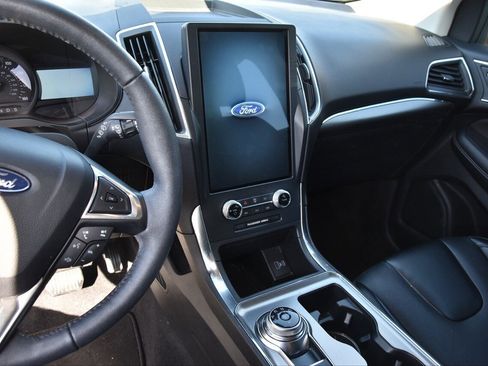 Used 2022 Ford Edge Titanium image 8