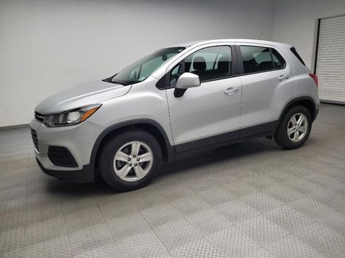Used 2020 Chevrolet Trax LS FWD image 2